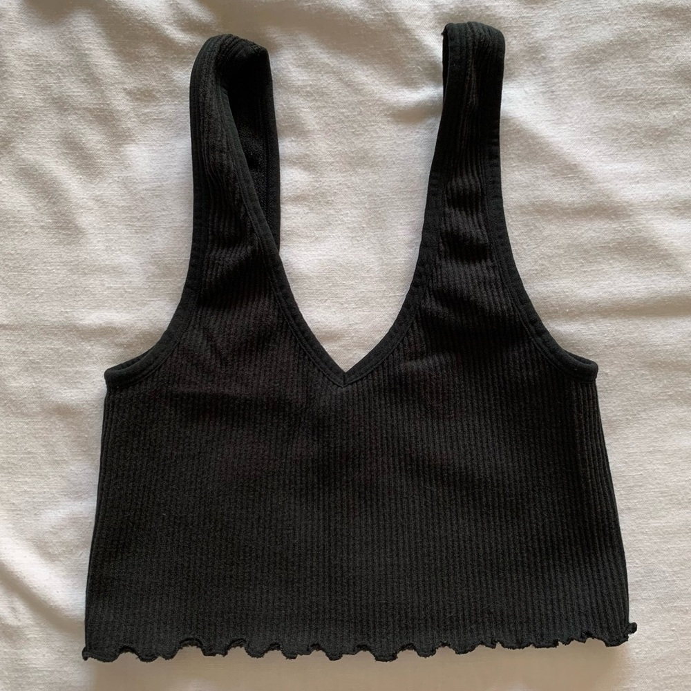 Black Ribbed V-Neck Crop Tank Top